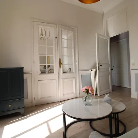 Apartment 1er Etage Reine